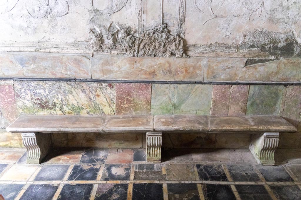 Herculaneum Suburban Baths. October 2023. Bench against west wall of tepidarium. Photo courtesy of Johannes Eber.